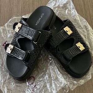 NEW TOP Moda Black Textured Slide Sandals with Gold Accents size 6.5